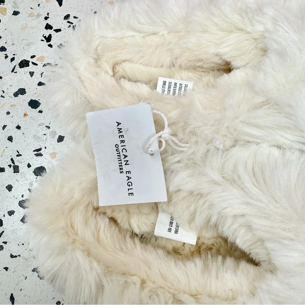 NWT Peanuts Snoopy x American Eagle Ivory Blue Bow Women’s Furry Slippers Sz 8 - Picture 7 of 11